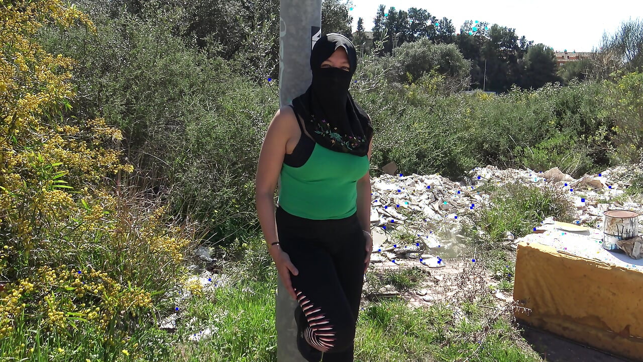 Mistress algerienne avec son soumis dans un sous sol a Marseille | MyGothGf.com